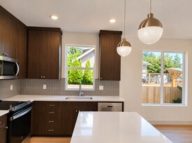 7819-7825 SE Tolman St in Portland, OR - Building Photo