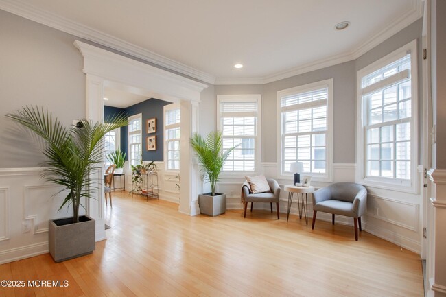 property at 43 Peters Pl