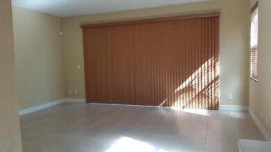 829 Pipers Cay Dr in West Palm Beach, FL - Building Photo - Building Photo