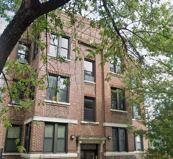 property at 2647 N Sawyer Ave