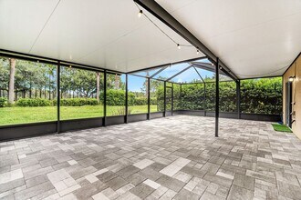 2803 Winglewood Cir in Lutz, FL - Building Photo - Building Photo