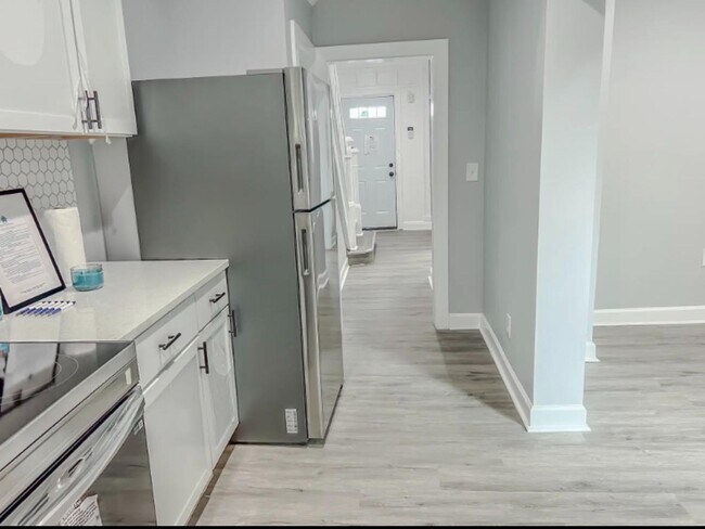 property at 2922 Ridgewood Ave