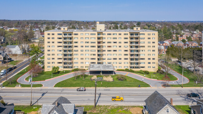 Park Towers West in Baltimore, MD - Foto de edificio - Building Photo