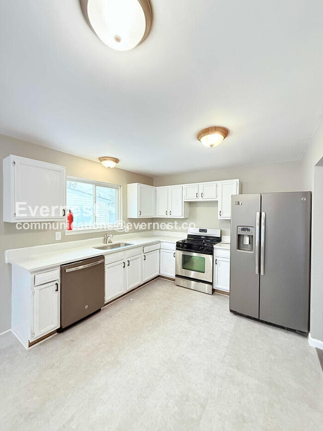 23569 Stewart Ave in Warren, MI - Building Photo - Building Photo