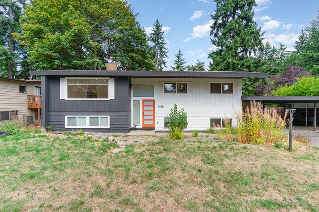 8428 NE 132nd Pl in Kirkland, WA - Building Photo - Building Photo