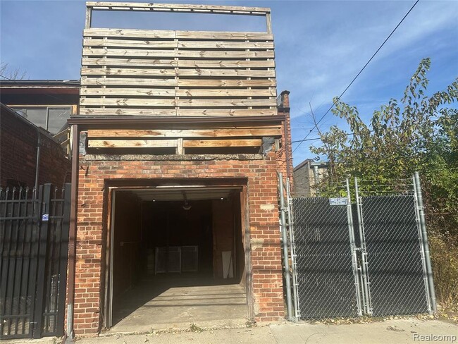 3135 W McNichols Rd, Unit upper floor apartment in Detroit, MI - Foto de edificio - Building Photo