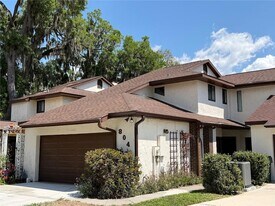 804 Palm Harbor Ct in Leesburg, FL - Building Photo