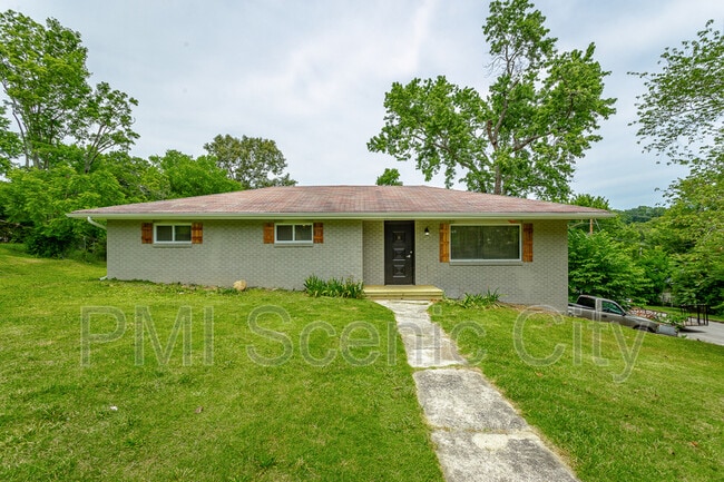 1375 Orbit Dr in Chattanooga, TN - Building Photo - Building Photo