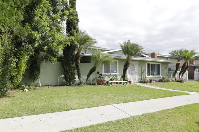 1598 Caraway Dr in Costa Mesa, CA - Foto de edificio - Building Photo