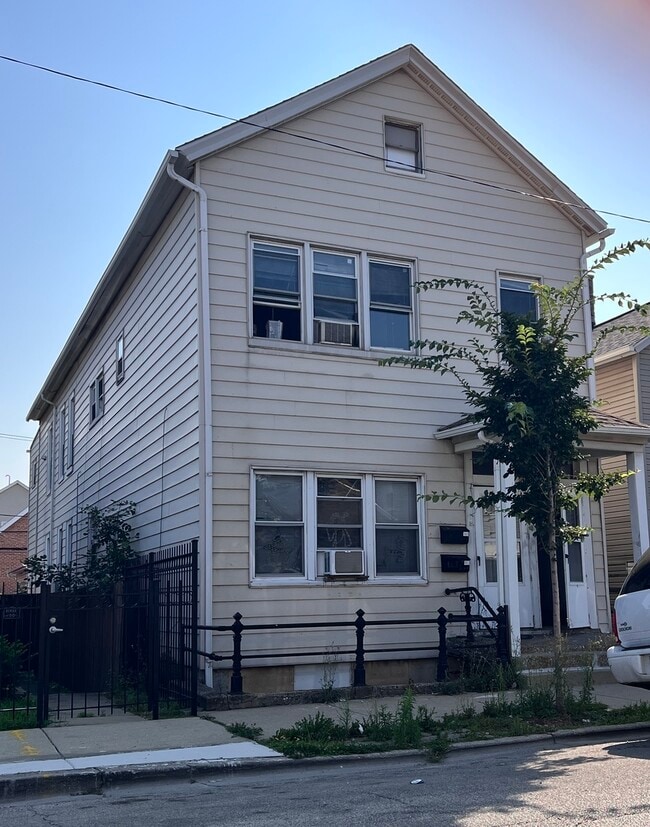 property at 2919 S Quinn St