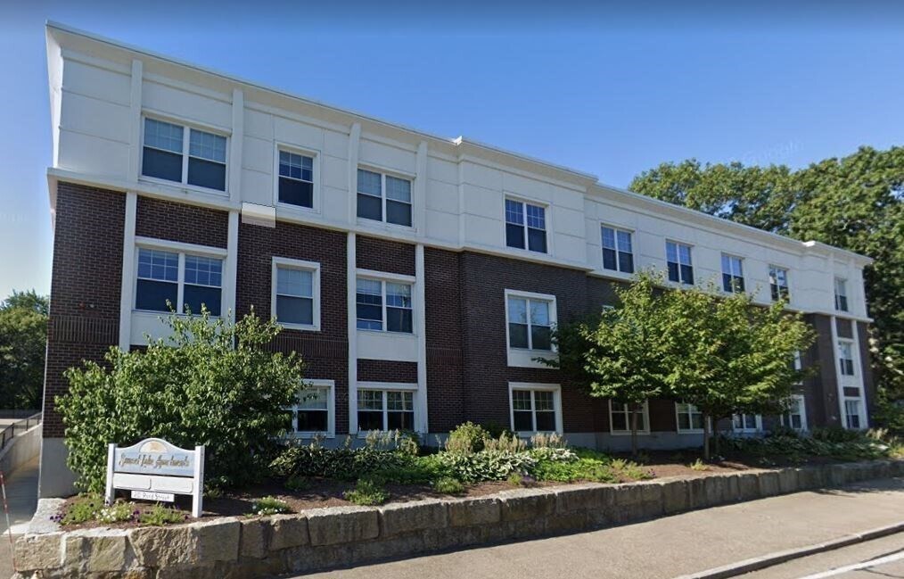20 Pond St in Braintree, MA - Building Photo