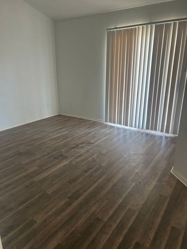 25562 Calabria Dr in Moreno Valley, CA - Foto de edificio - Building Photo