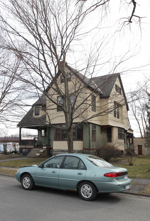 15 Bartlett Ave in Pittsfield, MA - Building Photo