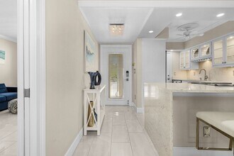 234 Banyan Blvd in Naples, FL - Foto de edificio - Building Photo