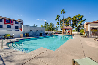 Residences at FortyTwo25 Apartments in Phoenix, AZ - Foto de edificio - Building Photo