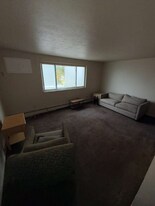 14815-14835 Euclid Ave in East Cleveland, OH - Building Photo