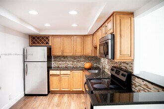 1420 Brickell Bay Dr in Miami, FL - Building Photo - Building Photo