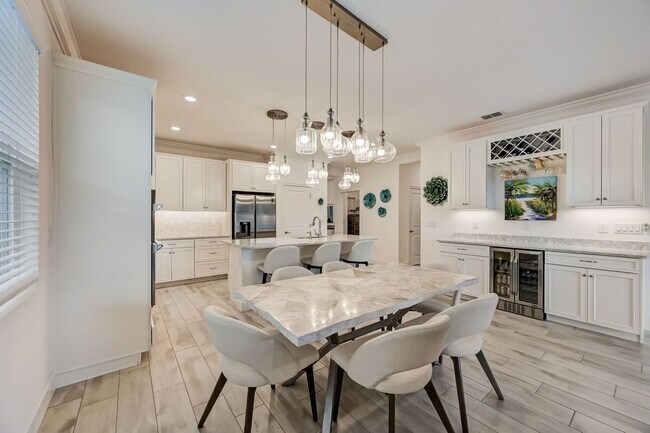 5413 Wishing Arch Dr in Apollo Beach, FL - Foto de edificio - Building Photo