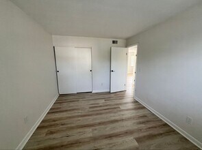 4238 Kugler Mill Rd-Unit -2 bedroom 1 bath classic in Cincinnati, OH - Building Photo - Building Photo