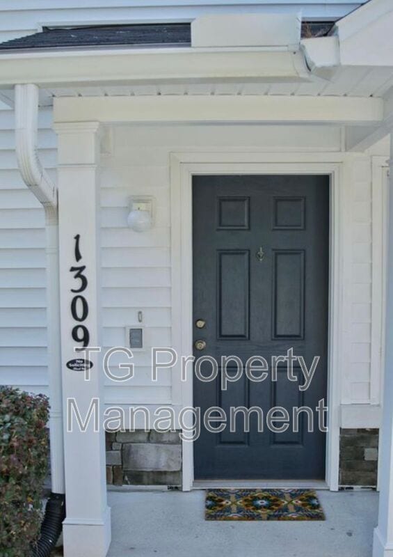 575 Oakleaf Plantation Pky in Orange Park, FL - Building Photo - Building Photo