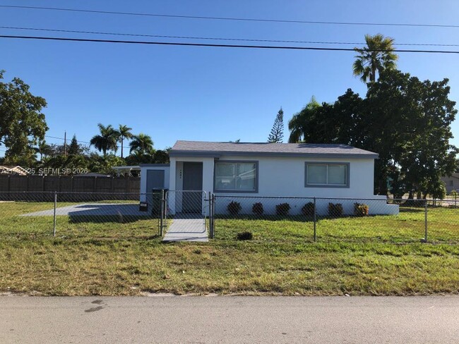 1401 NW 8th Ave in Homestead, FL - Building Photo - Building Photo