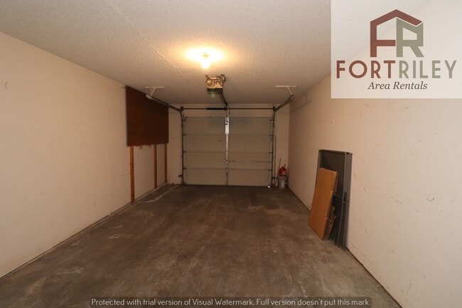 212 Commanche Ct in Junction City, KS - Building Photo - Building Photo