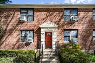 19005 39th Ave in Flushing, NY - Foto de edificio - Building Photo