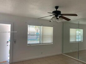 637 NE 6th Ct in Boynton Beach, FL - Building Photo
