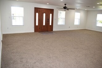 8652 Elk Ridge Way in Elk Grove, CA - Building Photo - Building Photo