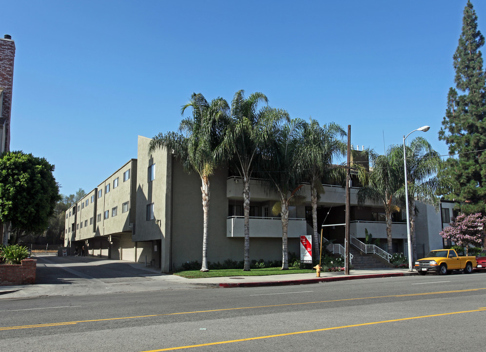 Carmel Palms Apartments in Tarzana, CA - Building Photo