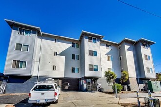 High Street Apartments in Oakland, CA - Building Photo - Building Photo