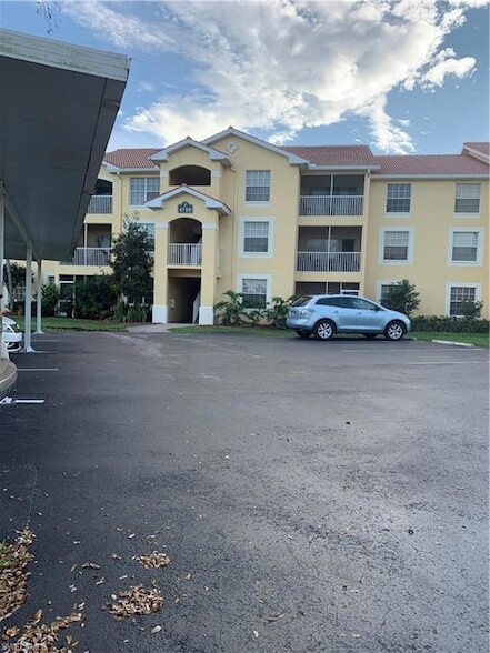 4710 St Croix Ln in Naples, FL - Foto de edificio