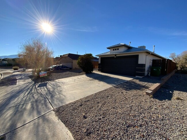 6944 Angela Dr NE in Rio Rancho, NM - Building Photo - Building Photo