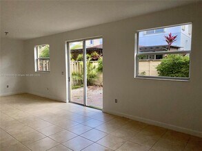 11289 NW 44th Terrace in Doral, FL - Building Photo - Building Photo