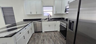 1417 E Hibiscus Ave, Unit 4 in McAllen, TX - Building Photo