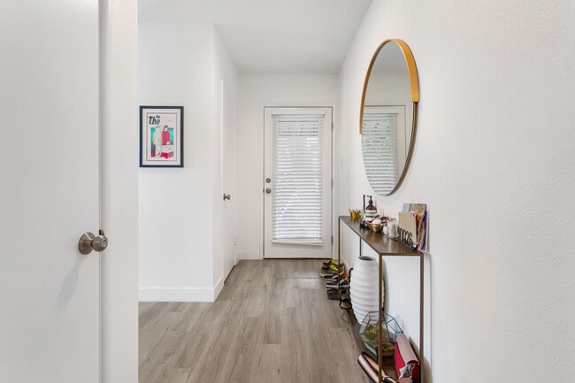 1724 Rotary Dr, Unit 1724 in Los Angeles, CA - Building Photo - Building Photo