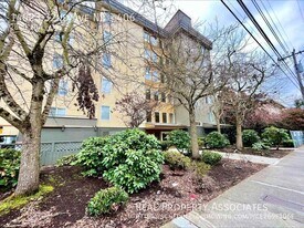 14023 32nd Ave NE in Seattle, WA - Building Photo