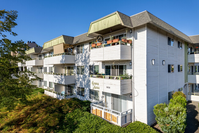 Mid-Century Modern West Seattle Apartment in Seattle, WA - Building Photo - Building Photo