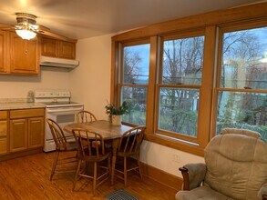 327 W Maple St, Unit Apartment in Granville, OH - Building Photo - Building Photo