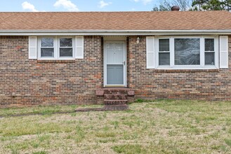 1556 N Liberty Church Rd in Clarksville, TN - Building Photo - Building Photo