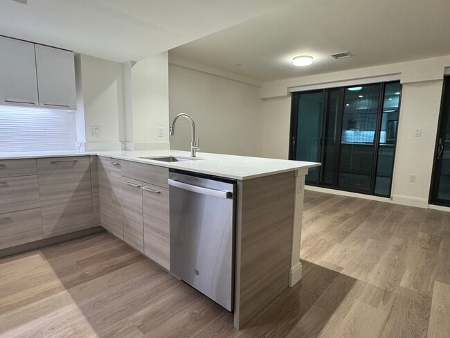 1065 Commonwealth Ave, Unit 4-47 in Boston, MA - Building Photo - Building Photo