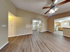 748 Franklin Lakes Blvd in Franklin, IN - Foto de edificio - Building Photo