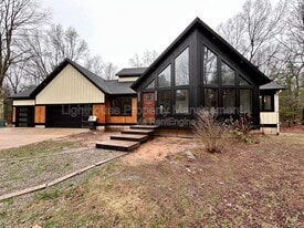 1505 N Green Creek Rd in Muskegon, MI - Building Photo