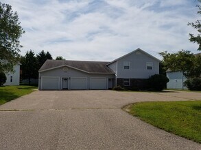 1409 River View Ave, Unit B in Stevens Point, WI - Building Photo - Building Photo