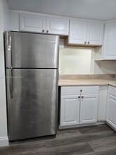 8020 Fairview Dr in Tamarac, FL - Building Photo - Building Photo