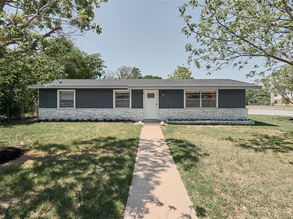 7706 Delafield Ln in Austin, TX - Building Photo