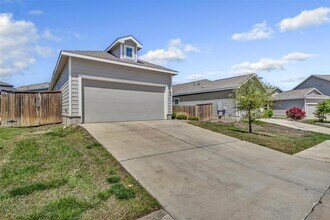 771 Circle Wy in Jarrell, TX - Building Photo - Building Photo