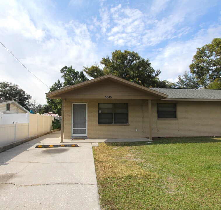 5645 20th St in Zephyrhills, FL - Building Photo