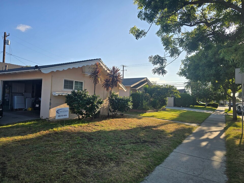 1584 W Crone Ave in Anaheim, CA - Building Photo