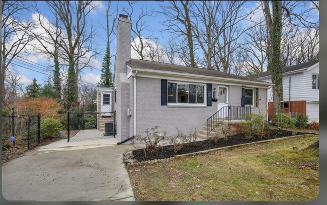 property at 1253 Cresthaven Dr